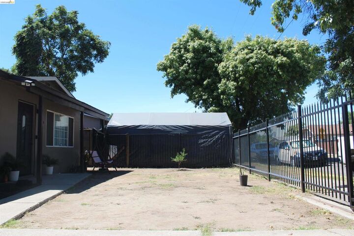 Property Photo:  2268 E Marsh St  CA 95205-6411 