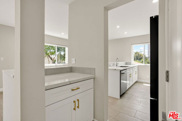Property Photo: 1470 Rexford Drive 103 CA 90035
