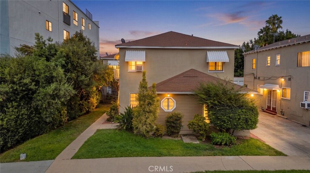 Property Photo: 110 S Kings Rd CA 90048