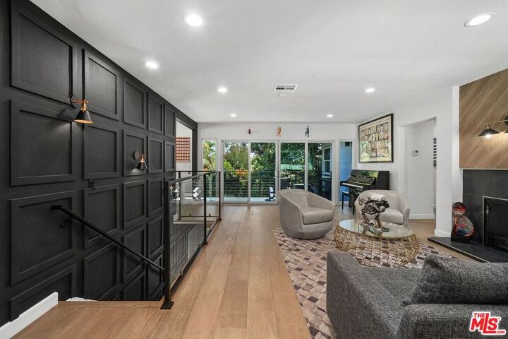 Property Photo: 3304 Shelby Drive CA 90034