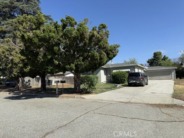 Property Photo: 1425 W Hays CA 92220