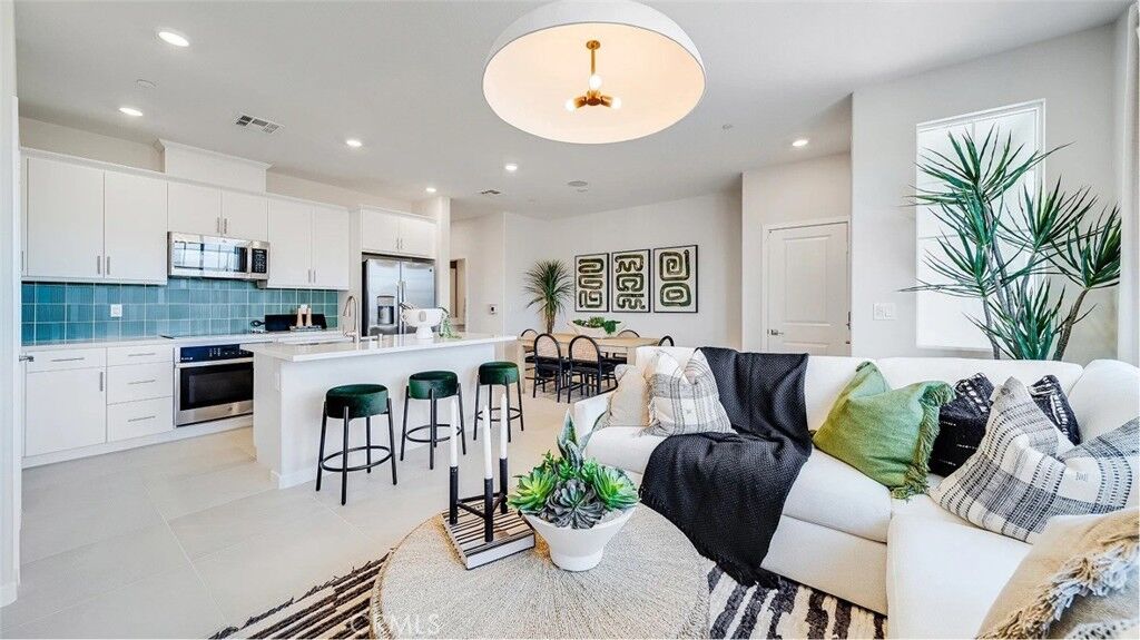 Property Photo:  2715 Cloudview Privado  CA 91761 