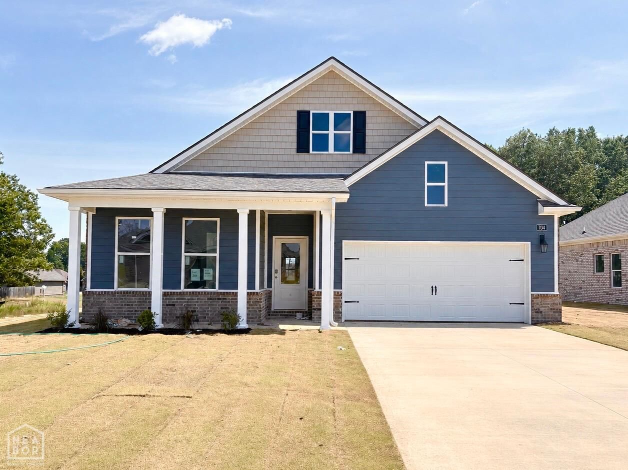 Property Photo: 704 Edgemont Circle AR 72405
