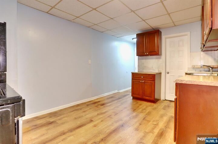 Property Photo:  5 Salter Place  NJ 07003 