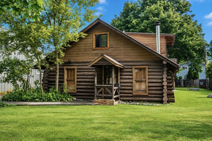 Property Photo: 913 & 915 Columbia Avenue MT 59937
