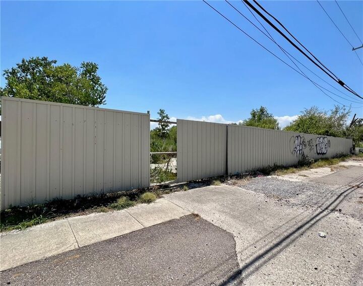 Property Photo:  13200 Lincoln Beach Boulevard  LA 70128 