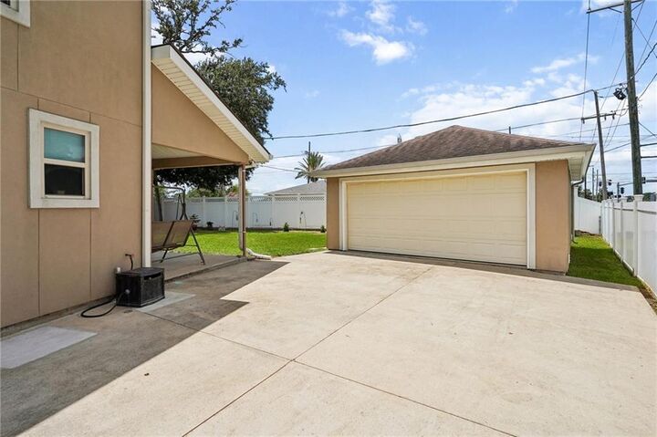 Property Photo:  2120 Frankel Avenue  LA 70003 