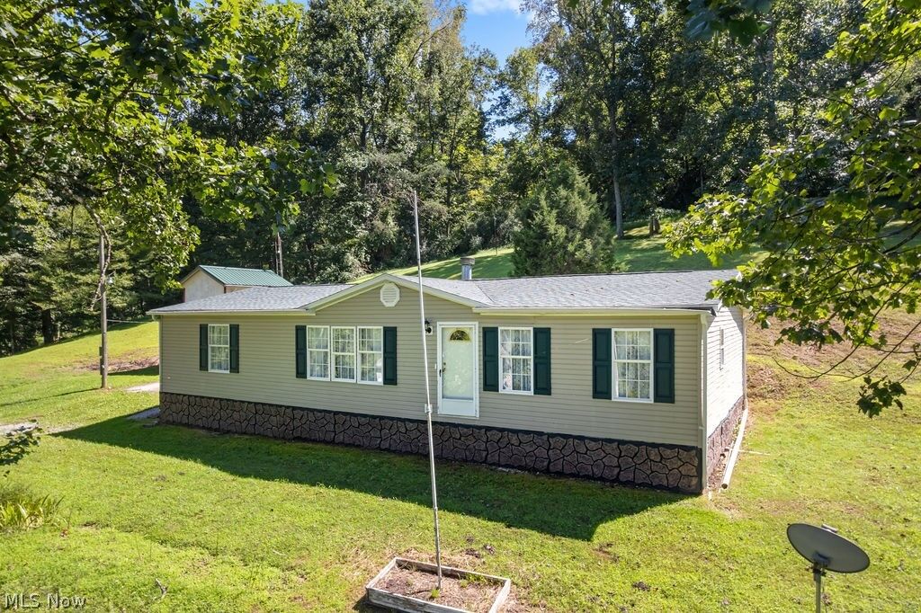Property Photo:  1312 Russet Road  WV 26147 