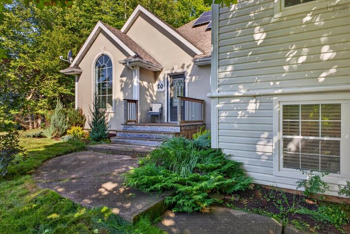 20 Somerset Drive — photo 1