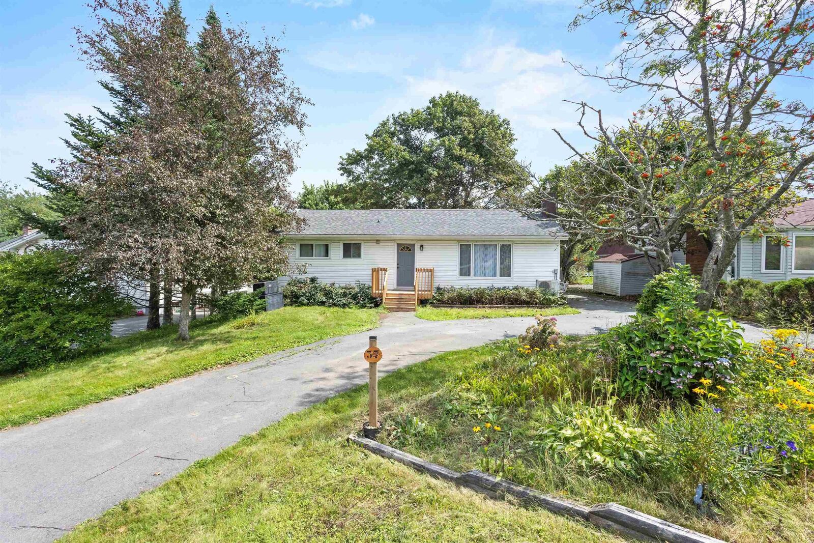 Photo de la propriété: 37 Beaver Bank Road NS B4E 1G4