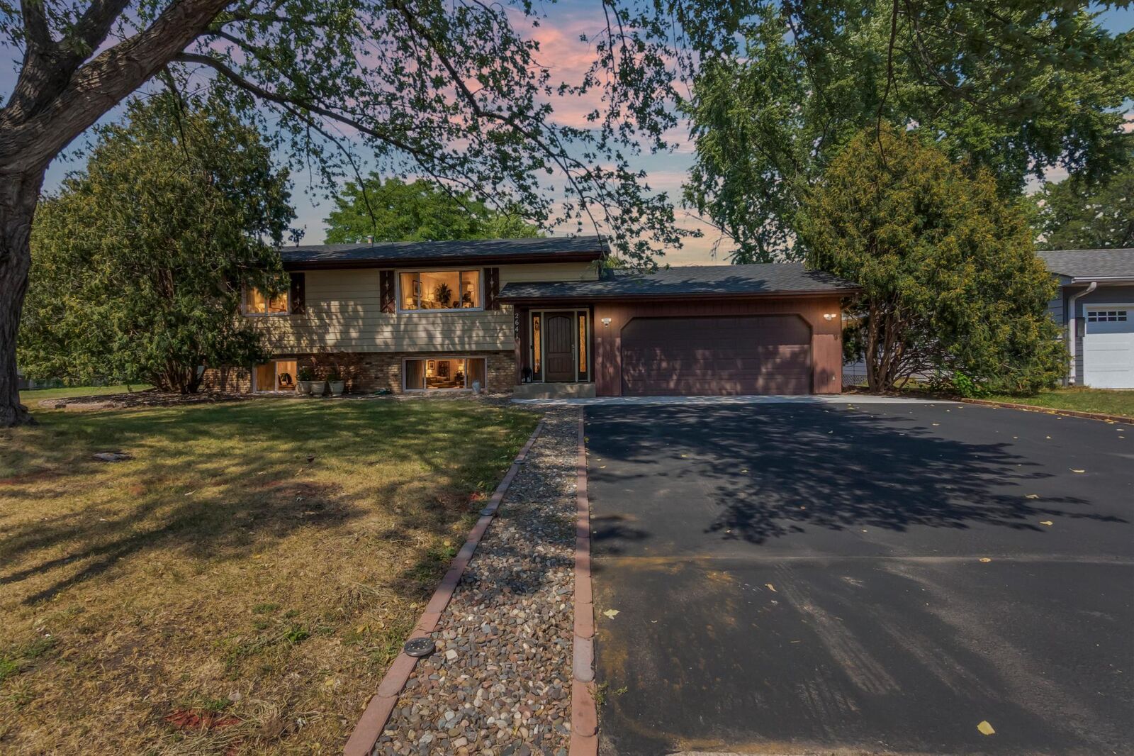 Property Photo:  2641 Ridge Lane  MN 55112 