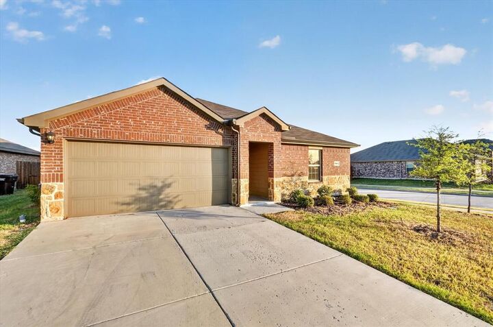 Property Photo: 2002 Berrywood Drive TX 75189