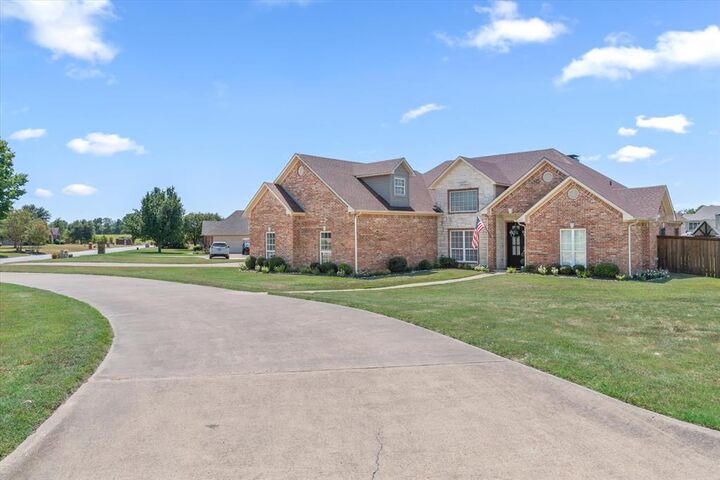 Property Photo:  117 Lake Meadow Boulevard  TX 75103 