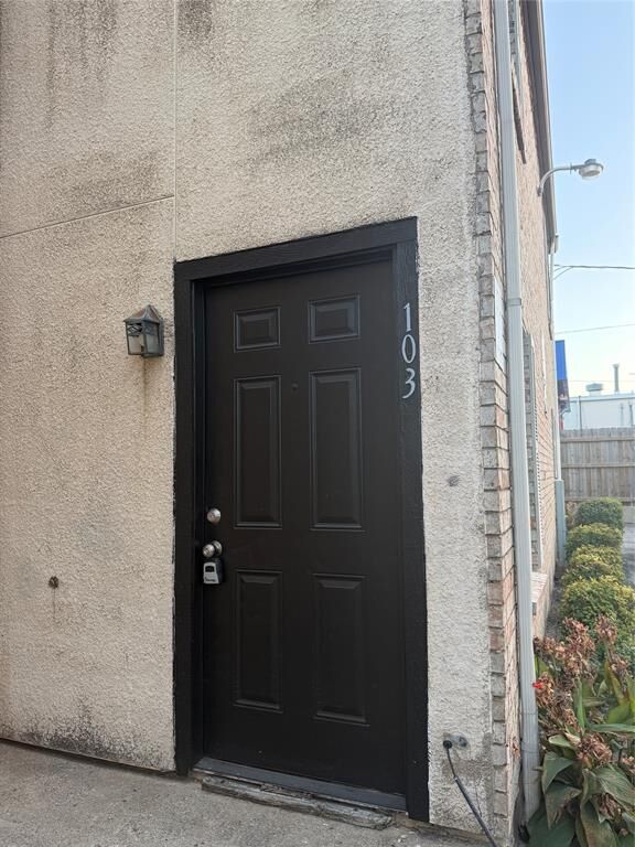 Property Photo: 7030 Fair Oaks Avenue 103 TX 75231