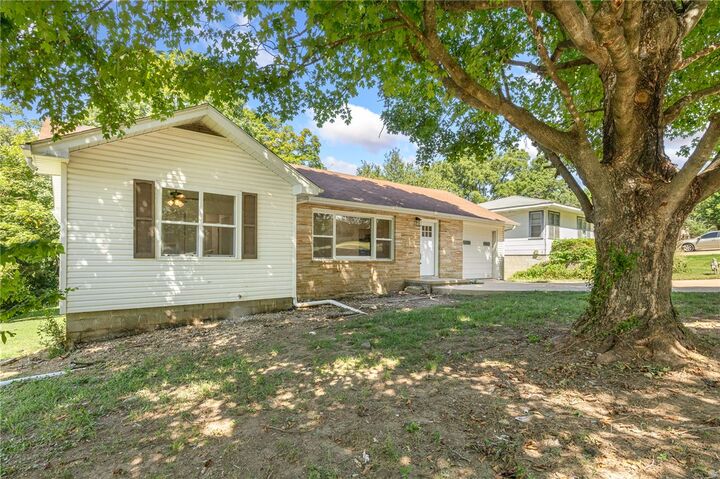 Property Photo:  816 Spruce Street  AR 72601 
