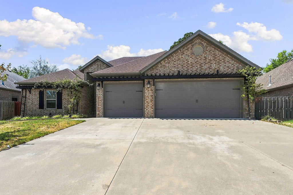 Property Photo: 3404 SW Brittany AR 72713