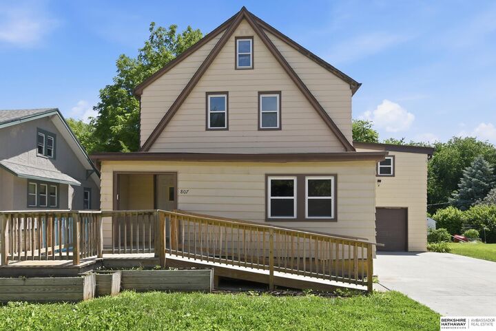 Property Photo: 807 N 49th Street NE 68132