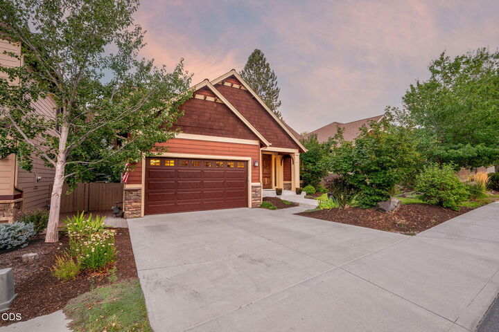 Property Photo: 60826 Whitney Place OR 97702