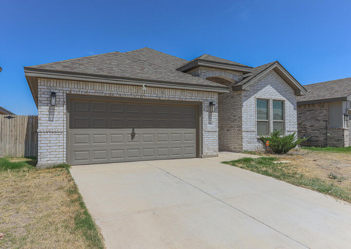 Property Photo: 1825 Twin Falls Dr TX 79762