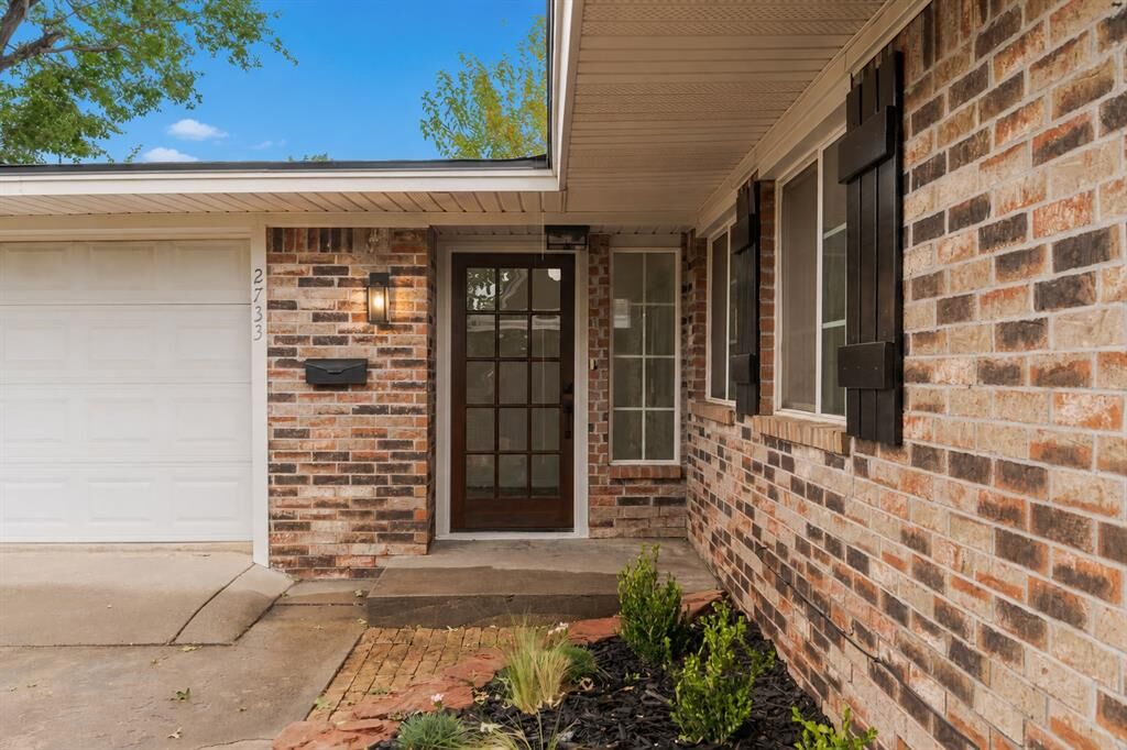 Property Photo: 2733 Manchester Drive OK 73120