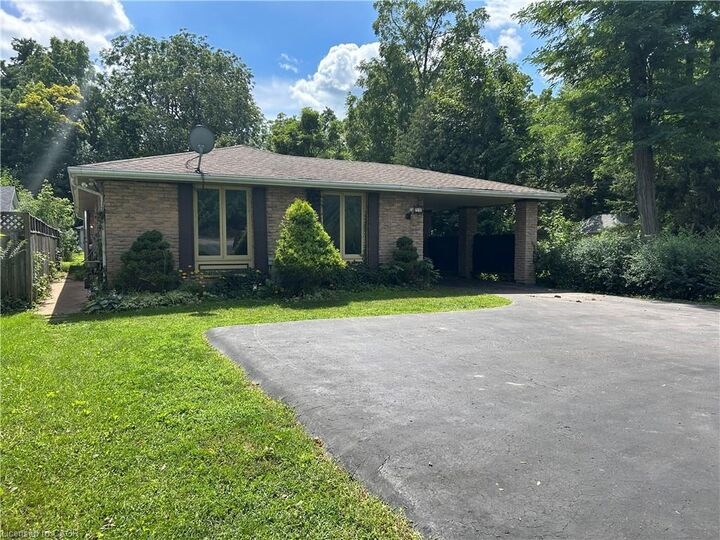 Property Photo: 90 Queensway E ON N3Y 4M6
