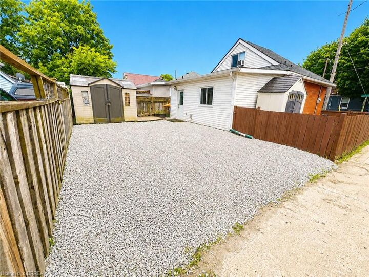 Property Photo: 15 Esther Street ON N3S 6K3