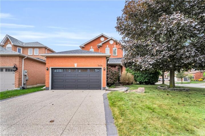 Property Photo: 7404 Davemark Court ON L5N 7P3