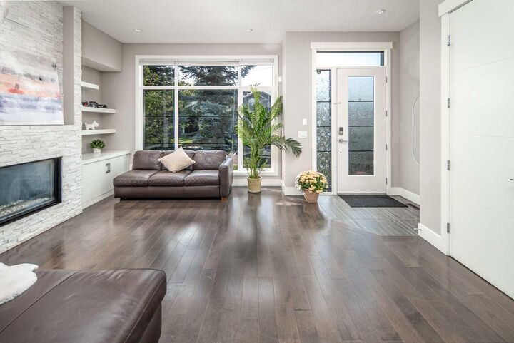 Property Photo: 464 29 Avenue NW AB T2M 4W4