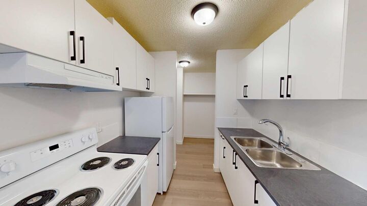 Property Photo:  9515 100 Avenue 203  AB T8V 0S8 