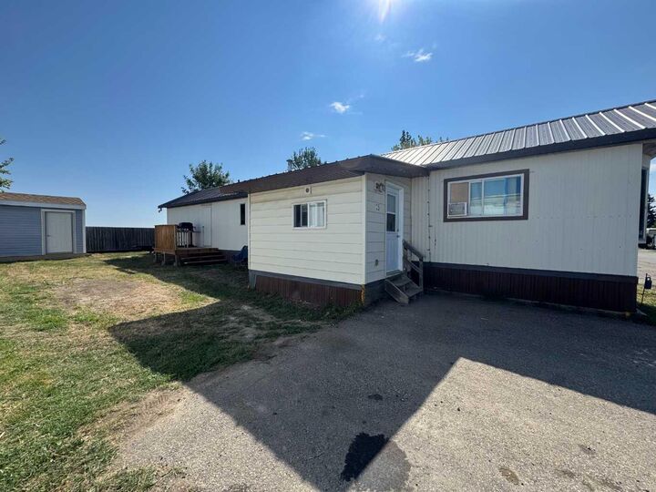 Property Photo:  2715 Westside Drive W 15  AB T1J 4M8 