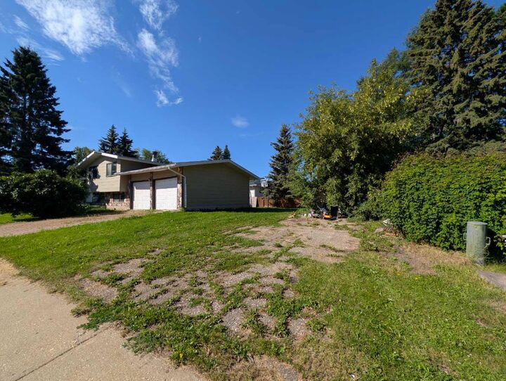 Property Photo: 336 9 Street NE AB T0G 2A2