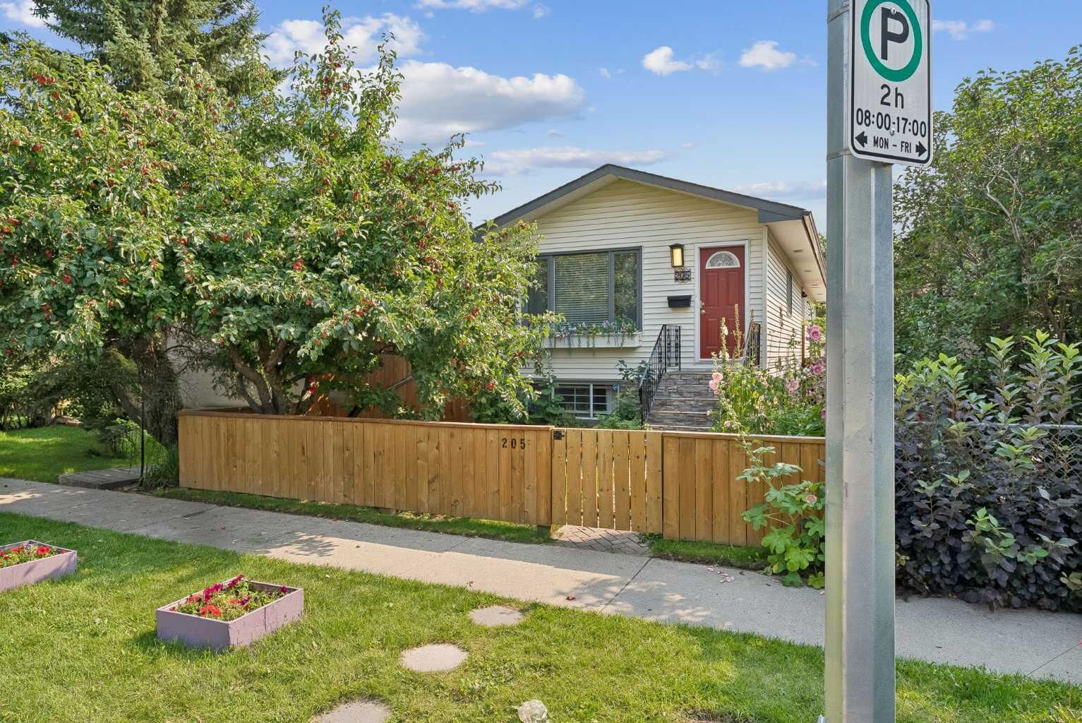 Property Photo: 205 15 Avenue NE AB T2E 1H1