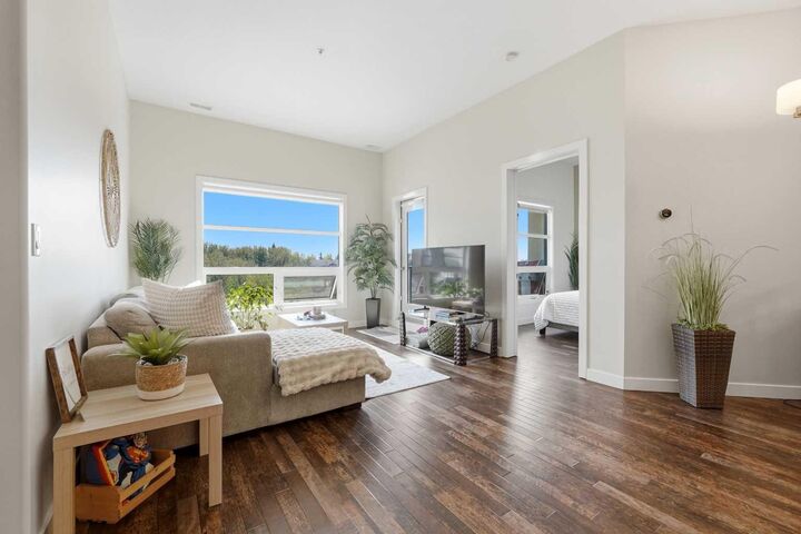 Property Photo: 5110 36 Street 406 AB T4P 0T2