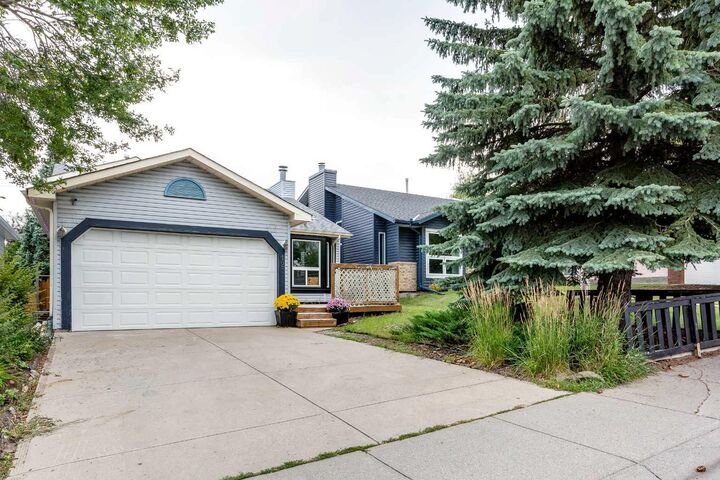 Property Photo: 127 Shawinigan Drive SW AB T2Y 2W1