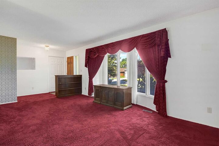 Property Photo:  11829 96 Street  AB T8V 4P2 