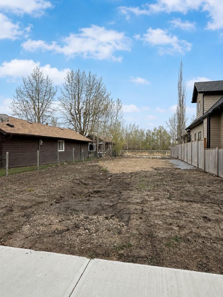 Property Photo: 3907 50 Avenue AB T4S 1B7