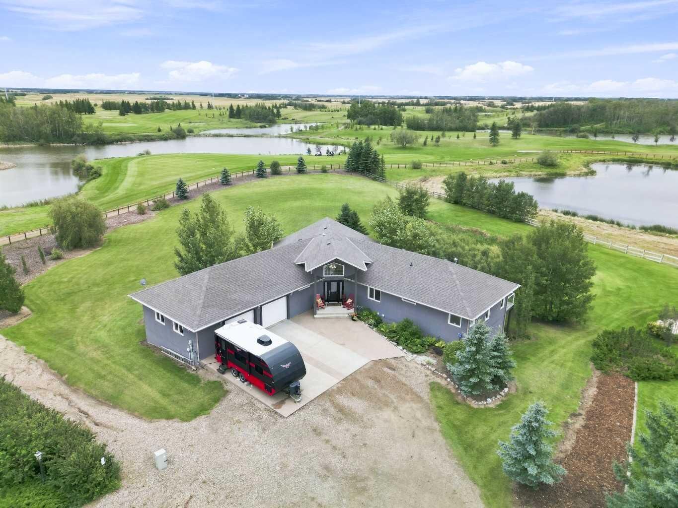 Property Photo: 2 Pheasantback Close AB T0C 2L0