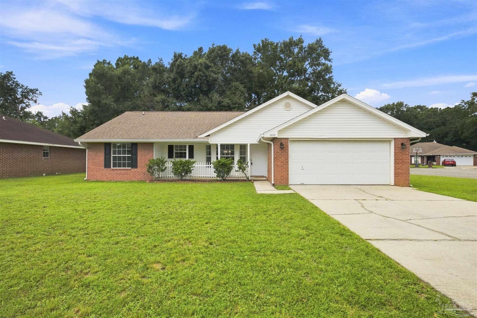 Property Photo: 5579 Sweetbirch Ln FL 32583