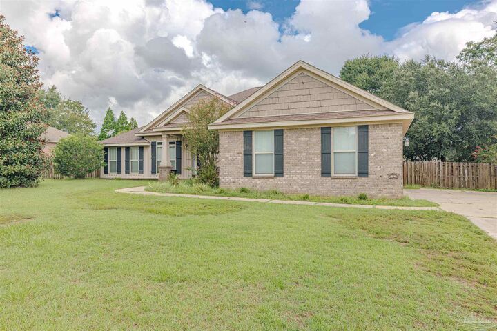 Property Photo:  4425 Essex Terrace Cir  FL 32571 