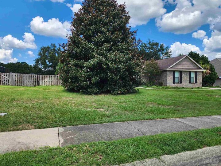 Property Photo:  4425 Essex Terrace Cir  FL 32571 
