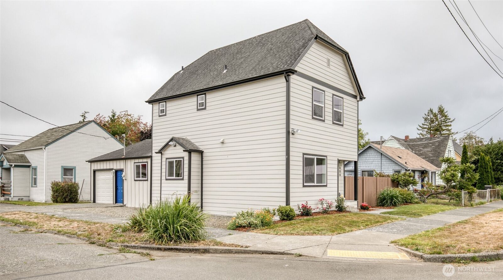 Property Photo:  800 E Market Street  WA 98520 
