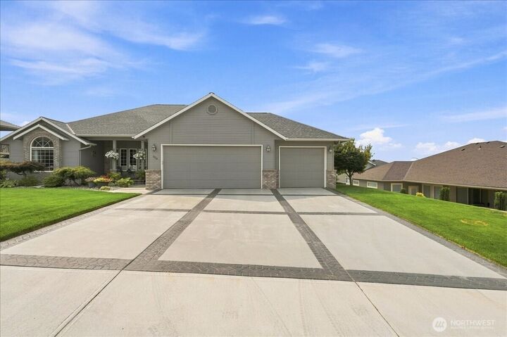 Property Photo:  628  Briarwood Drive  WA 98802 