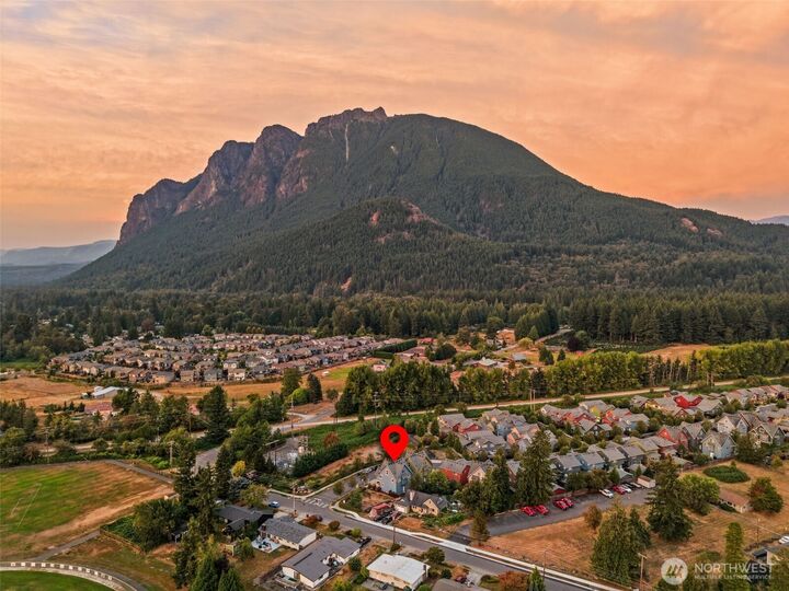 Property Photo: 601 NE 2nd Street WA 98045
