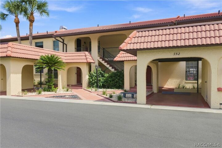Property Photo:  352 NW 14th Place 26  FL 34428 