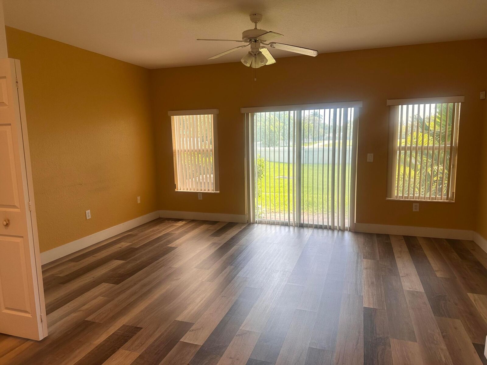 Property Photo:  3016 NW 30th Avenue  FL 33311 