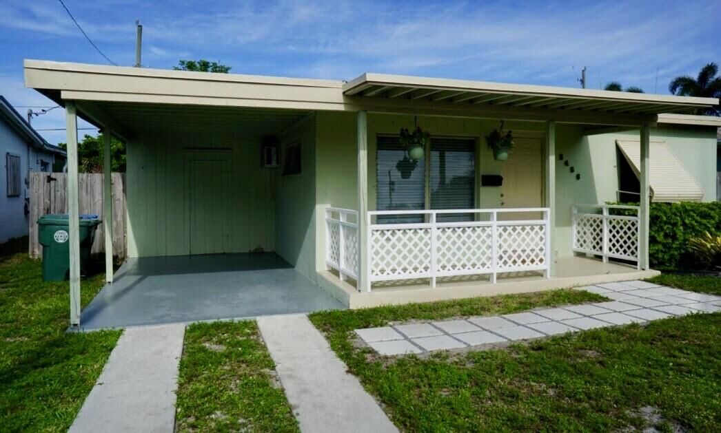 Property Photo:  5456 NE 1st Avenue  FL 33334 