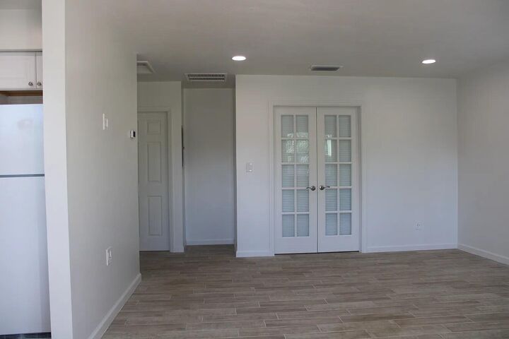 Property Photo: 47 SE 12th Street FL 33004