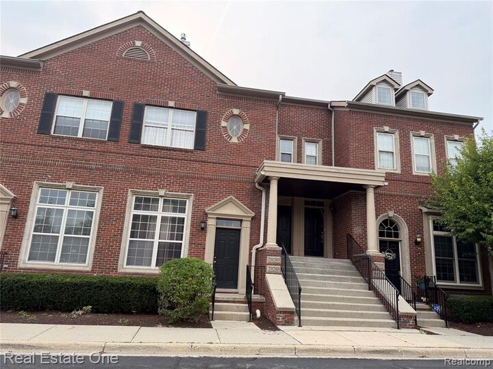 Property Photo:  29285 Glen Oaks Boulevard  MI 48334 