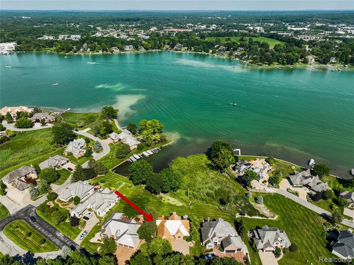 Property Photo:  62 Chateaux Du Lac Drive  MI 48430 