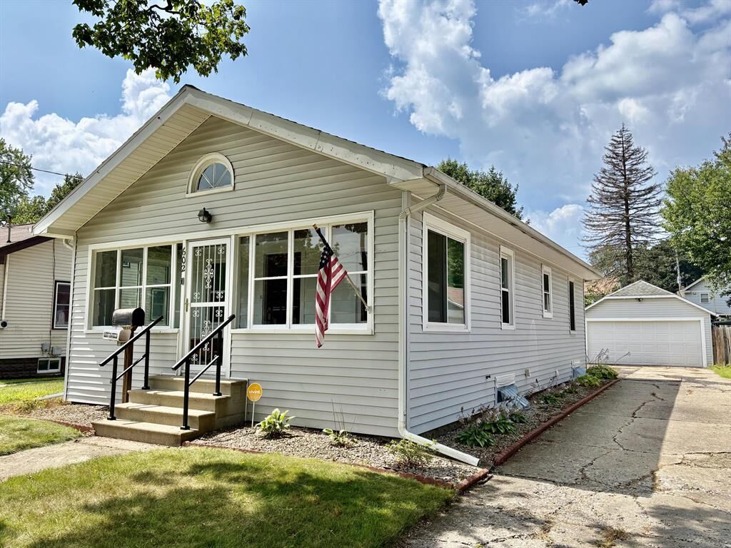 Property Photo: 602 Seventh Street MI 49203